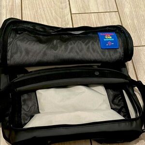 BABOON TO THE MOON Go Bag Small 40L Brand New never used.